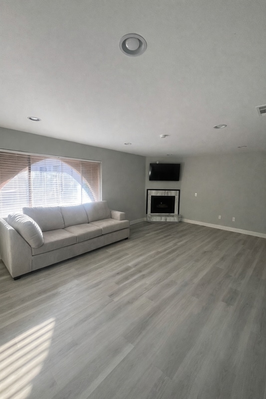 2891 Canyon Crest Dr in Riverside, CA - Building Photo - Building Photo