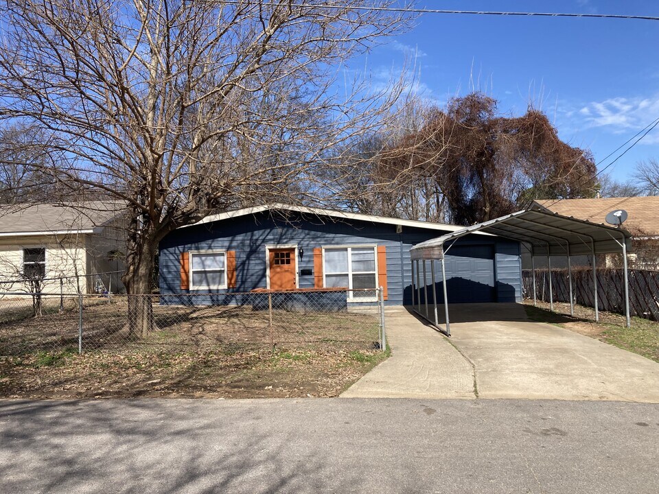 2105 Emma St in Van Buren, AR - Building Photo