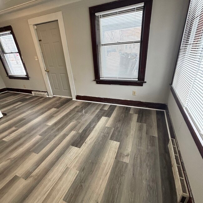 910 Dakin St in Lansing, MI - Building Photo - Building Photo