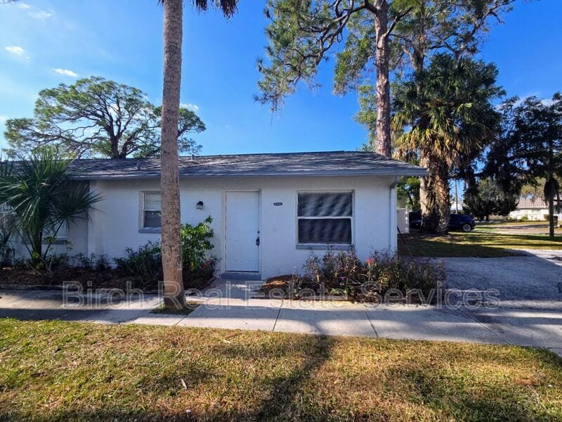 5342 Cotee River Dr in New Port Richey, FL - Building Photo