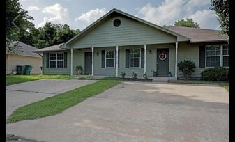 901 W Birge St in Sherman, TX - Building Photo