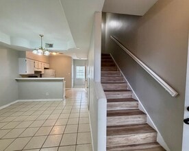 2005 Cross St in Laredo, TX - Foto de edificio - Building Photo