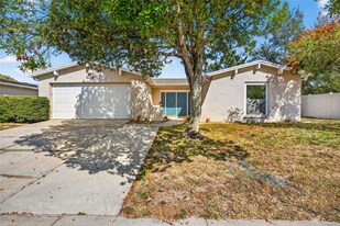 8233 Redfield Dr in Port Richey, FL - Building Photo