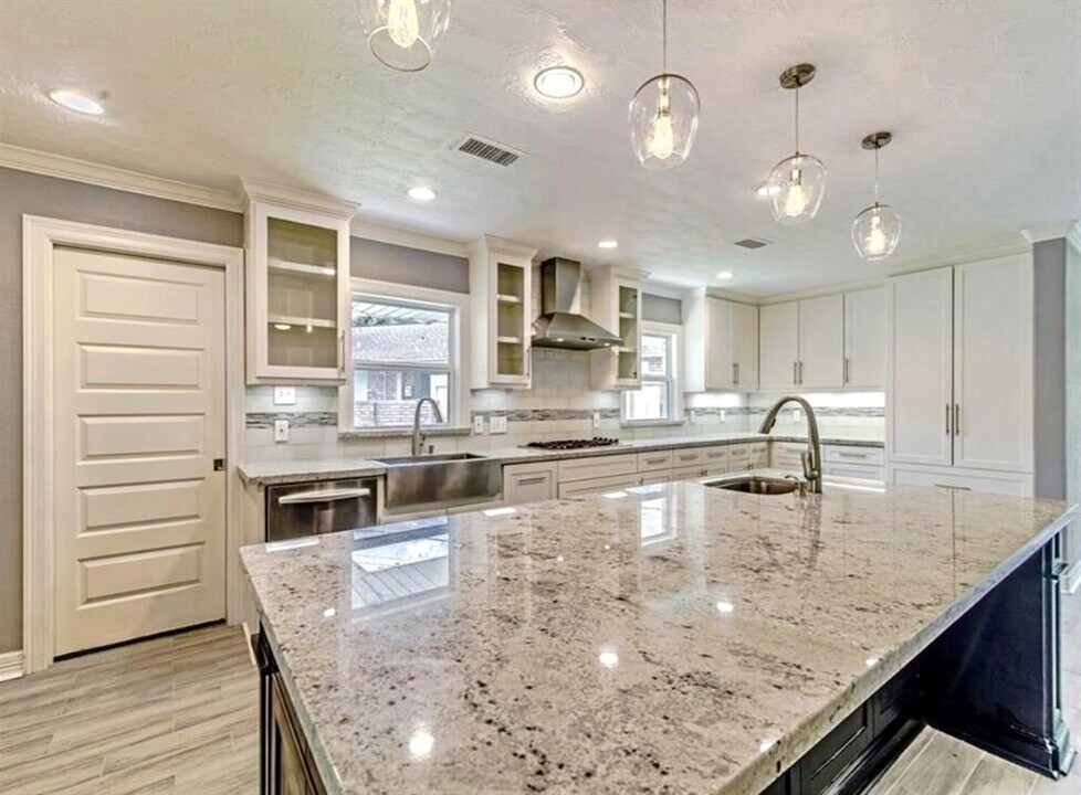 3318 N Braeswood Blvd in Houston, TX - Building Photo