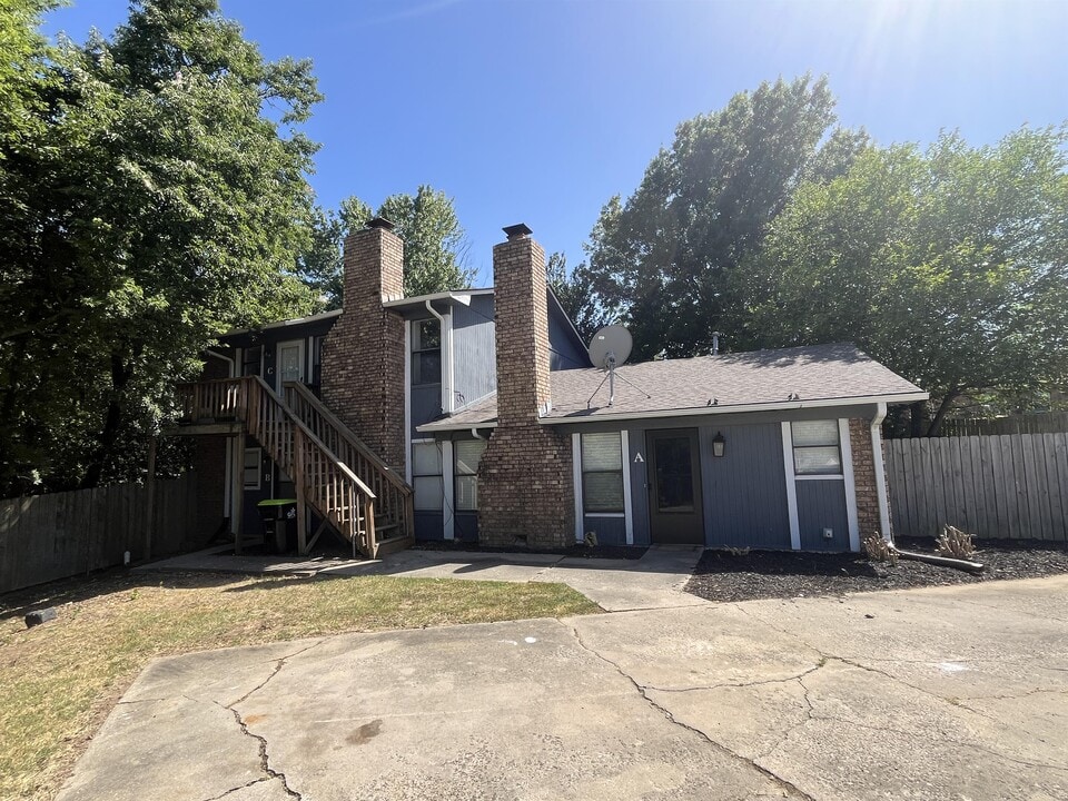 2331 Arlington St in Ada, OK - Building Photo