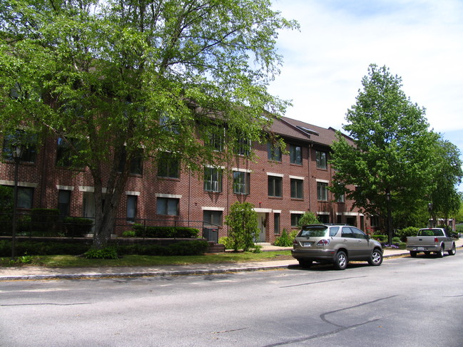 River's Edge Condominiums in Newburyport, MA - Foto de edificio - Building Photo