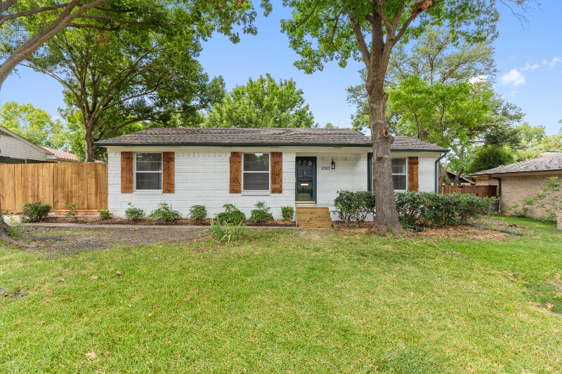 1202 Spruce Dr in Richardson, TX - Foto de edificio