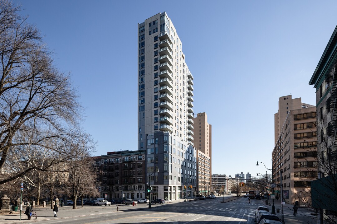 One Morningside Park in New York, NY - Foto de edificio