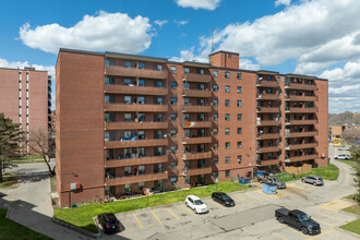 Paisley Apartments in Mississauga, ON - Building Photo - Building Photo