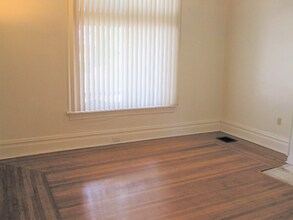 5706 Darlington Rd in Pittsburgh, PA - Building Photo - Building Photo