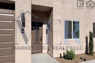 175 Sugarloaf St in Sedona, AZ - Foto de edificio - Building Photo