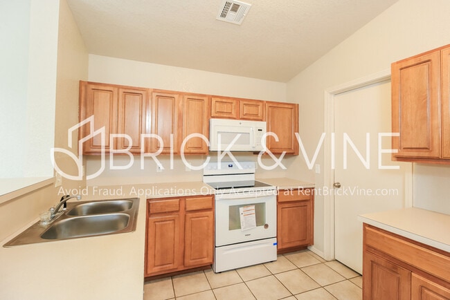 5521 Del Creek Rd in Oklahoma City, OK - Building Photo - Building Photo
