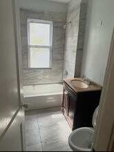 110 Dunmoreland St, Unit Apt 1 in Springfield, MA - Building Photo - Building Photo