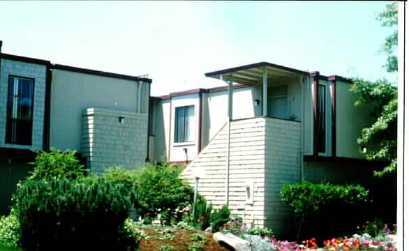 Villa Creek in Santa Rosa, CA - Building Photo
