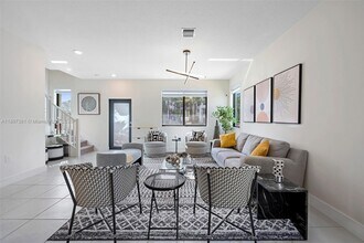 8387 NW 43rd St in Doral, FL - Building Photo - Building Photo