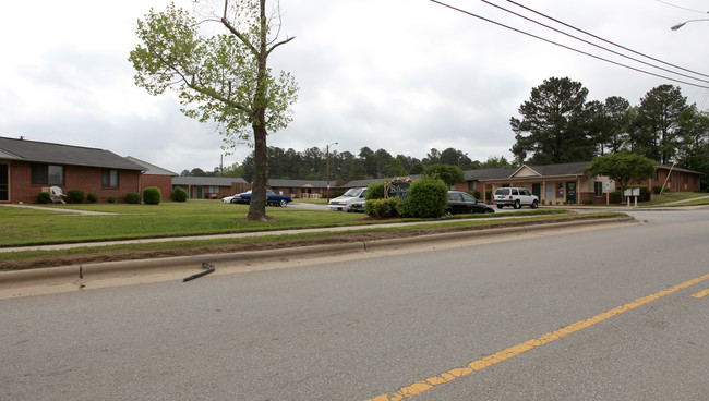 Biltmore Hills Apartments in Raleigh, NC - Building Photo - Building Photo