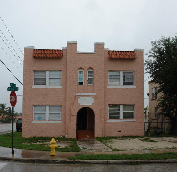 1700 SW 10th St in Miami, FL - Foto de edificio