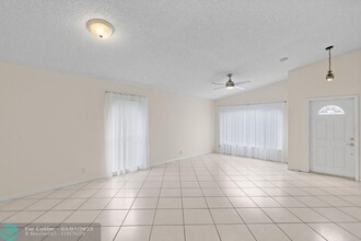 10091 SW 16th Pl in Davie, FL - Building Photo - Building Photo