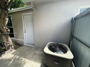 27 NE 5th Ave in Hialeah, FL - Building Photo - Building Photo