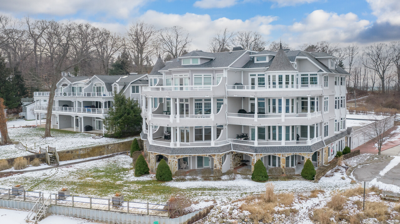 Driftwood Dunes in Whitehall, MI - Building Photo