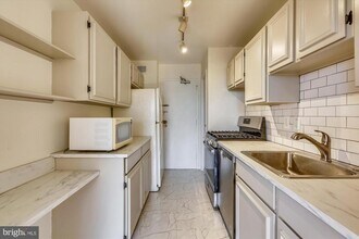 1900 Lyttonsville Rd in Silver Spring, MD - Building Photo - Building Photo