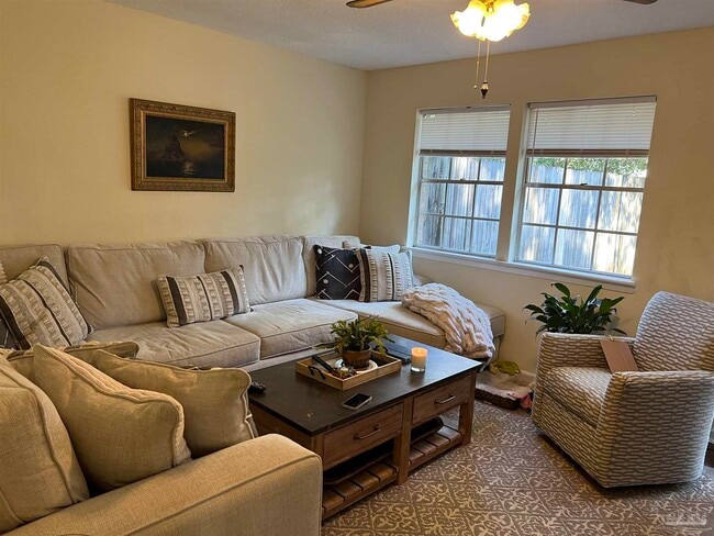 113 McClure Dr in Gulf Breeze, FL - Building Photo - Building Photo