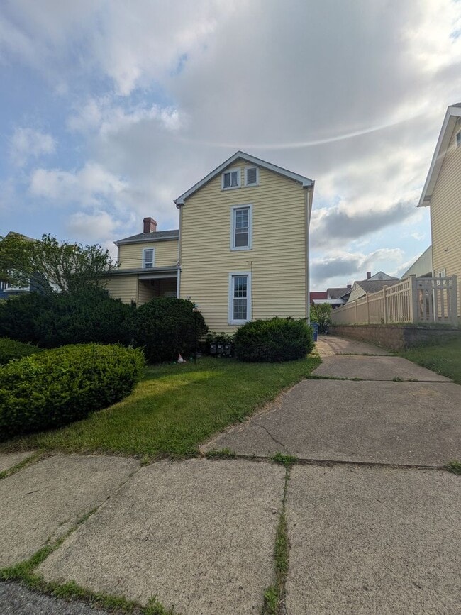 property at 725 Chartiers St