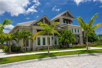 244 Indies Dr E in Naples, FL - Building Photo - Building Photo