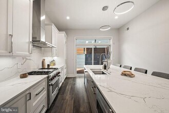 1217 Bainbridge St in Philadelphia, PA - Building Photo - Building Photo