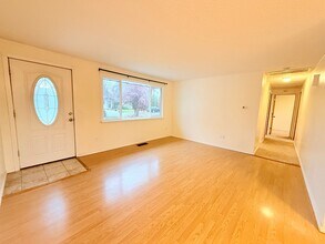 19665 SW Shire Ct in Beaverton, OR - Building Photo - Building Photo