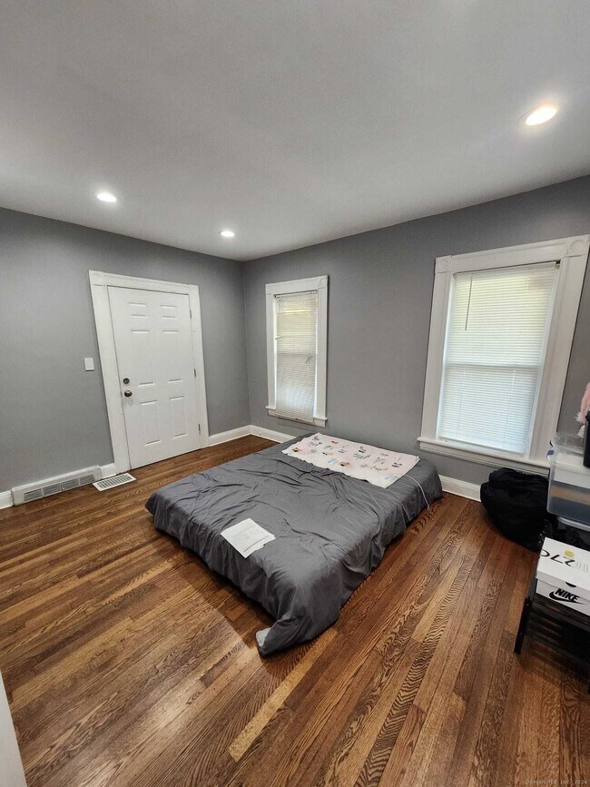 1851 Central Ave-Unit -1 in Bridgeport, CT - Building Photo - Building Photo