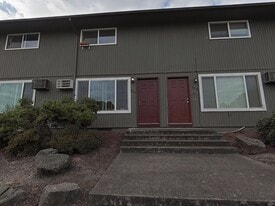 936 21st Ave SW in Albany, OR - Building Photo