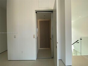 13085 Coronado Terrace in North Miami, FL - Building Photo - Building Photo