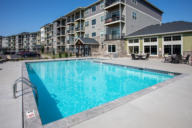 Spring Creek Luxury Living in Sioux Falls, SD - Building Photo - Building Photo
