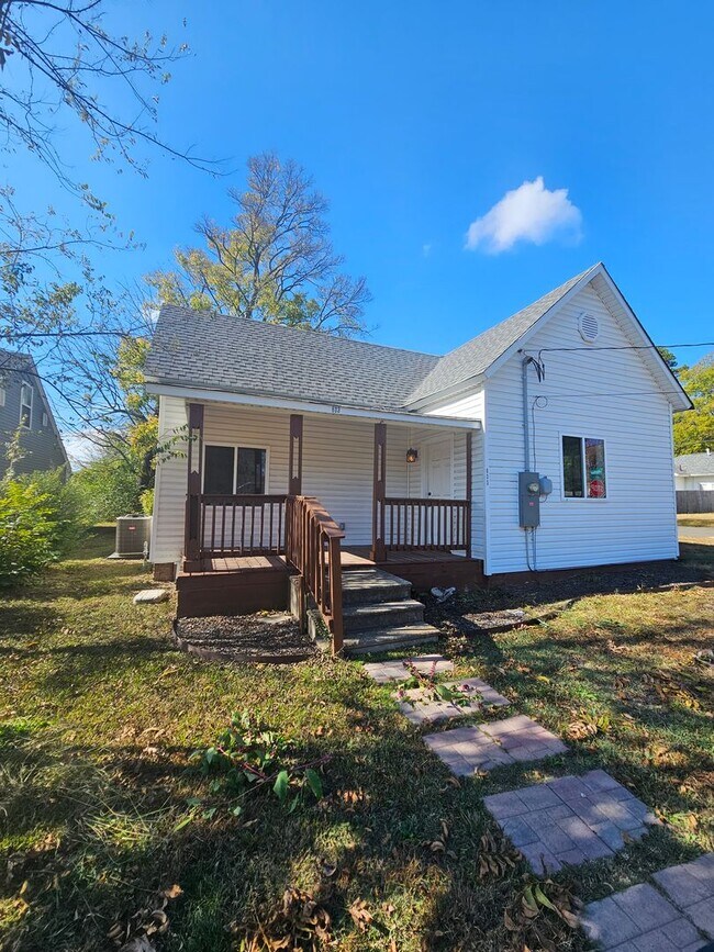 property at 603 S 1st St