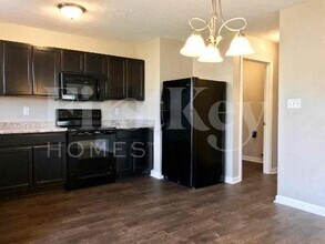 8128 Wildwood Farms Dr in Indianapolis, IN - Foto de edificio - Building Photo