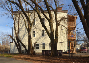 331 Park St in New Britain, CT - Building Photo - Building Photo