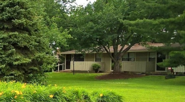 Rosewood in Louisville, KY - Foto de edificio - Building Photo