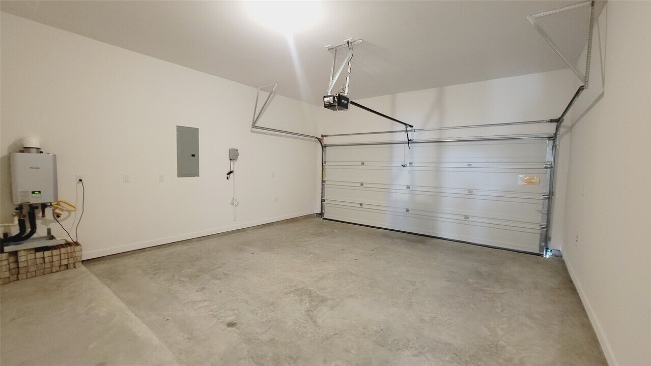 22006 Tawny Butterfly Dr in Cypress, TX - Building Photo