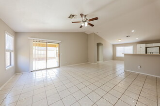 12367 W Monroe St in Avondale, AZ - Foto de edificio - Building Photo