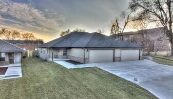 2850 E Stanford St in Springfield, MO - Building Photo