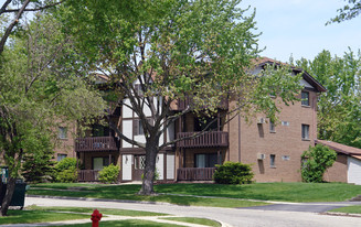 1114-1134 Chalet Dr Apartments