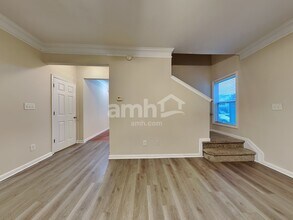 1002 Gather Dr in Lawrenceville, GA - Foto de edificio - Building Photo