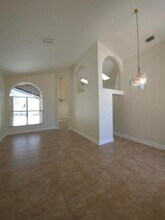 18005 Palm Breeze Dr in Tampa, FL - Building Photo - Building Photo
