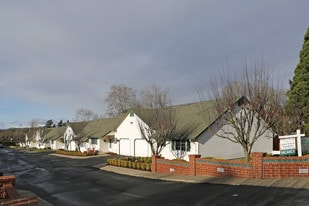 Oatfield Estates in Milwaukie, OR - Building Photo