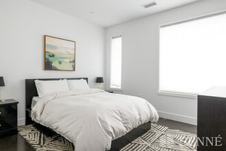 2 W 6th St, Unit 105 in Boston, MA - Foto de edificio - Building Photo