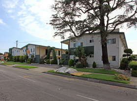 Spruce Tree Apartments in Downey, CA - Building Photo
