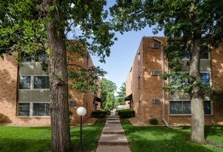 Robinwood Apartments in Minneapolis, MN - Foto de edificio - Building Photo