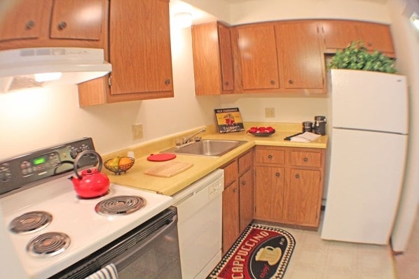 Condor Garden Apartments in Elyria, OH - Building Photo - Interior Photo