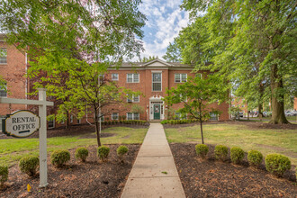 Broadview Gardens Apartments in Cleveland, OH - Building Photo - Building Photo